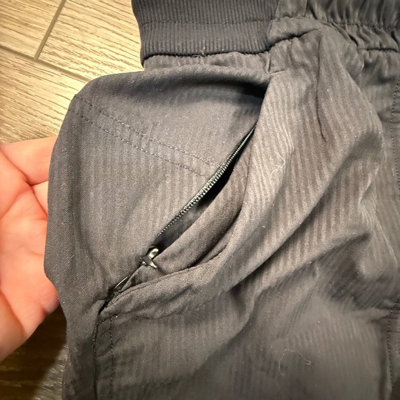 Lululemon Beyond The Studio Cropped Pants Black Size 6 25" Inseam High Rise - Picture 4 of 12